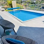 Atlantic Charm Villa *